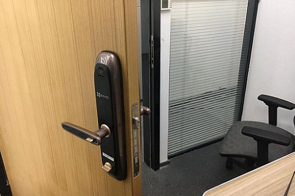 北京华信清算公司办公室三把智能锁安装